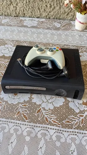 ? Xbox 360 + 1 controle