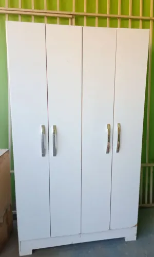 Guarda roupa pequeno de solteiro