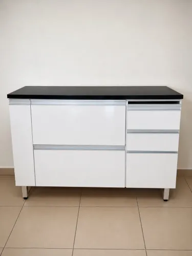Balcão de Cozinha Branco com Tampo Preto - Ótimo Estado