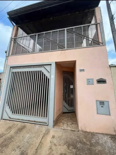 Casa com 3 dormitórios disponível para locação