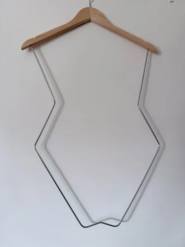 CABIDES DE CORPO EM MADEIRA E INOX