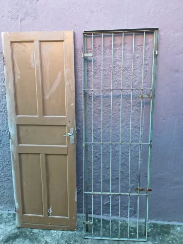 Portão grade com porta 