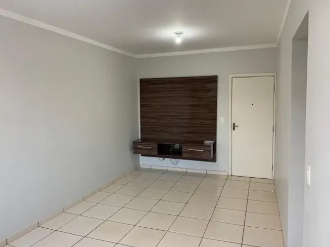 Apartamento com móveis embutidos - Ótima Localização