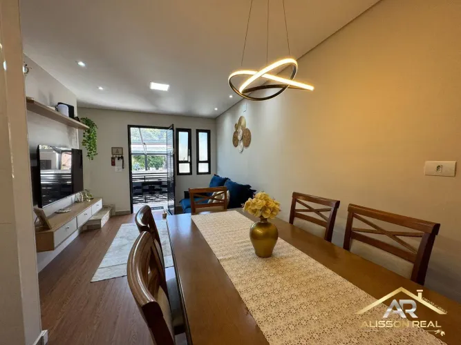 Sobrado à venda com 2 suítes e 2 vagas Jardim Cipava, Osasco/SP
