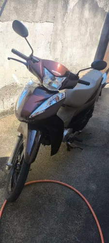 Biz 125 ano 2022 completa com apenas 11.470km rodados