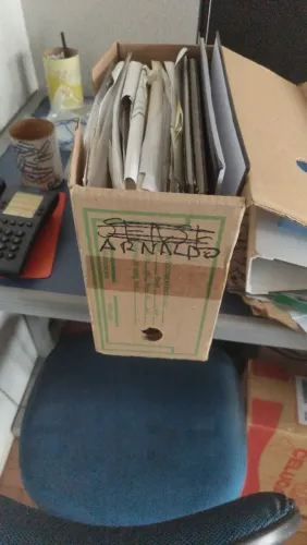 VENDO CAIXA DE PAPELÃO, ARQUIVO MORTO