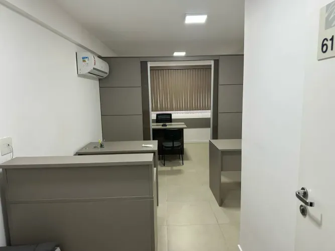 Rutileia Imóveis vende excelente sala comercial no Ed Monet, Centro, Itaboraí/RJ.