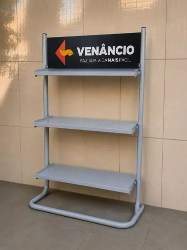 Prateleira Expositores metálicos Venâncio usados