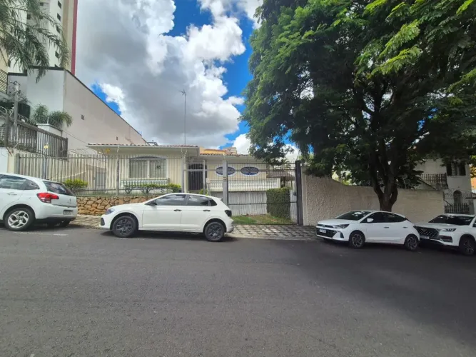 Casa Ampla à Venda no Centro de Sorocaba ? Excelente para Moradia ou Empreendimento