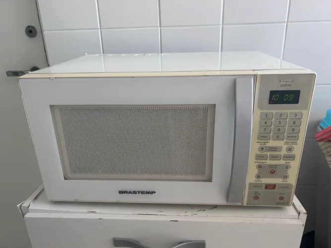 MICRO-ONDAS BRASTEMP 30 L funcionando