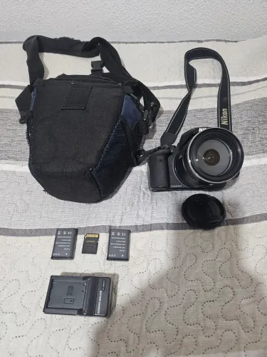 Vendo maquina fotografica Nikon P900. Tudo funcionando perfeitamente.