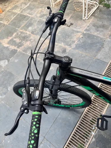 Bicicleta mountain bike GTSM1, modelo Ride New, equipada com aro 29.