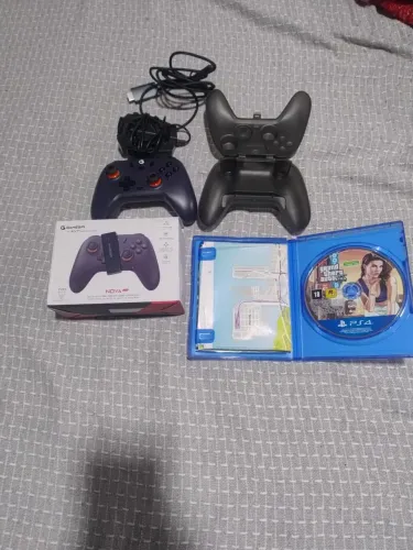 Troco ou vendo controle de mc novo na caixa GTA v de PS4 mais acessórios por controle ps4