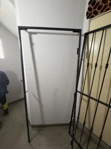 Vendo grade de porta em ferro