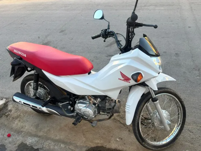 MOTO COM POUCO USO, NUNCA BATIDA, TUDO ORIGINAL