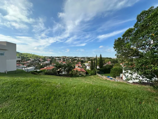 Terreno 810m² com Vista Permanente para a Serra do Japi | Campos Santo Antônio I