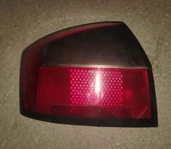 Lanterna traseira Audi a4 2002 lado esquerdo original 