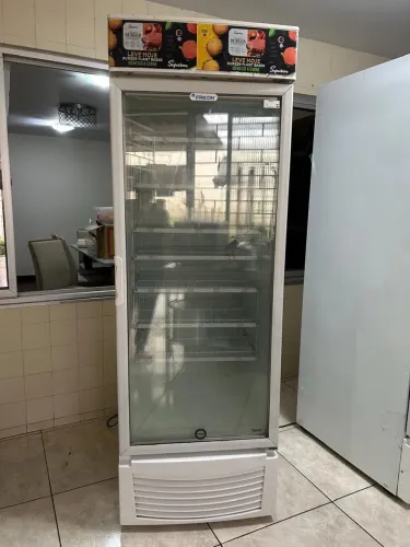 Frezzer Expositor Fricon 565 litros semi novo ótimo estado 
