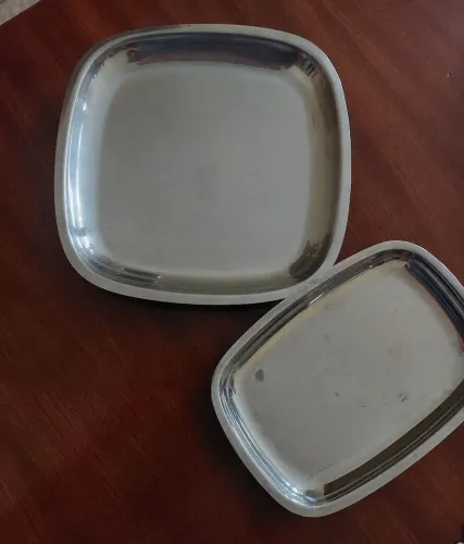 2 pratos inóx 50 cada um