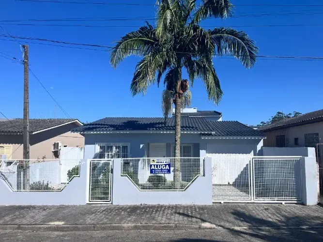 Casa com 5 quartos e piscina