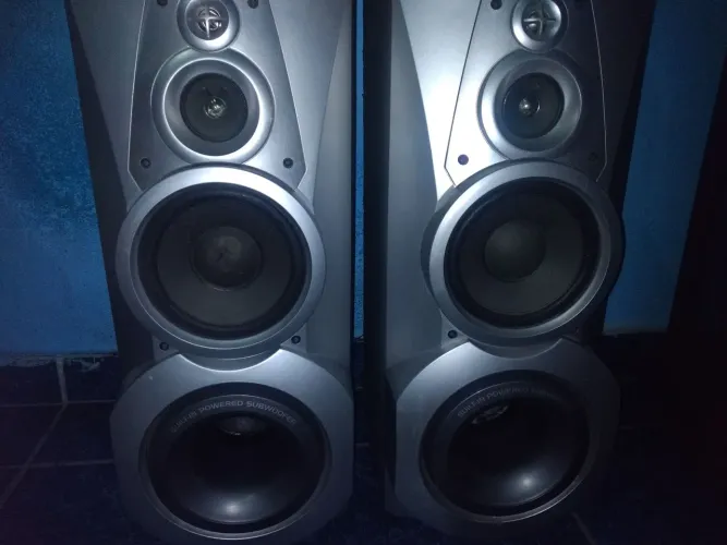 Caixas Aiwa xh a1060