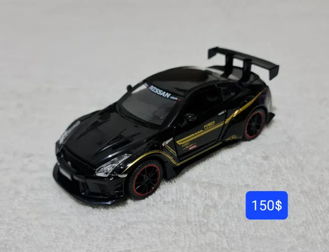 Carrinho miniatura Nissan GTR R35 preto