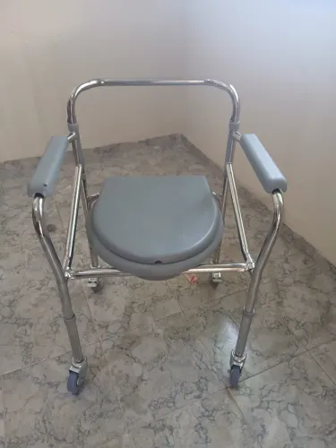 Cadeira higiênica (semi nova)