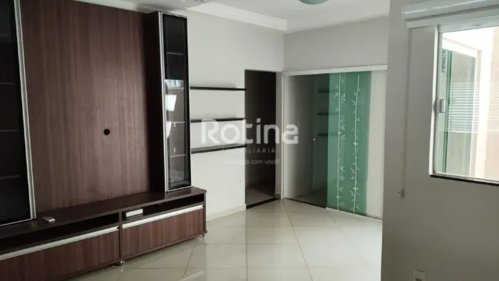 Casa para alugar, 3 quartos, Nova Uberlândia - Uberlândia/MG - Rotina Imobiliária