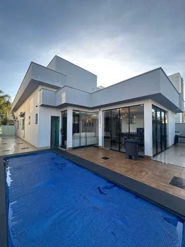 Casa Alto Padrão PORTEIRA FECHADA no Jardins Madri em Goiânia. Casa em Condomínio Fechado
