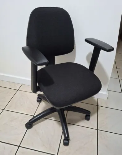 Cadeira de Escritório com Regulagens 