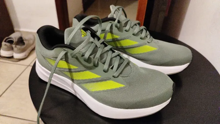 Tênis adidas 40 - 41 novo