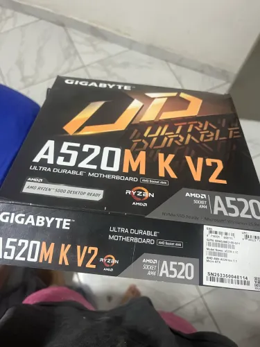 Placa-Mãe Gigabyte A520M K V2 AM4 (Com Defeito / Entrou Água)