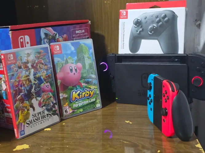 Nintendo switch v2 + pro controller + joy con linyuvo + 2 jogos mídia física