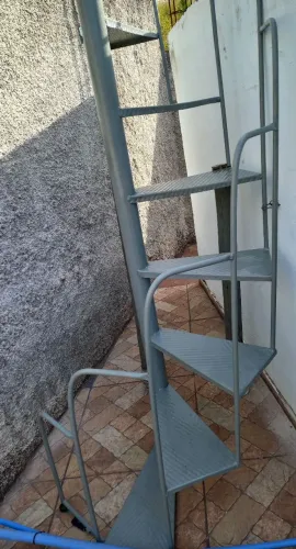Aceito troca em Escada de fibra e volto a diferença. Usada mais em perfeita condições: