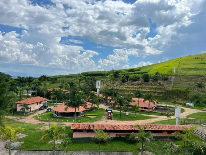 Fazenda à venda em Guaratinguetá, Área Rural de Guaratinguetá, com 3 quartos, com 208 hect