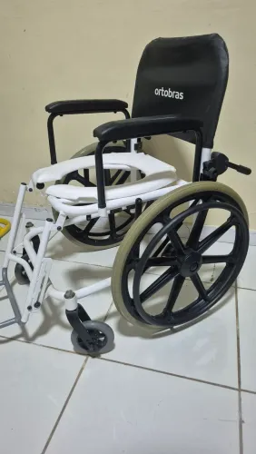 Cadeira da banho ortobras Hygienika em alumínio desmontável.