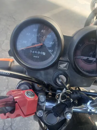 Vendo honda cg 125 passada pra 150 moto boa sem nenhum problema mecânico ou documento
