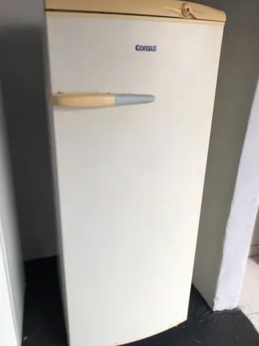 Geladeira pequena 