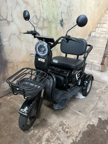 Triciclo Elétrico com 12 km rodados