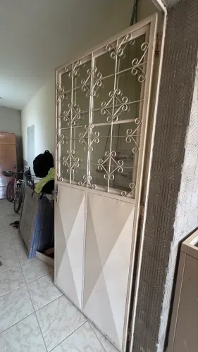 Porta em aço e vidro