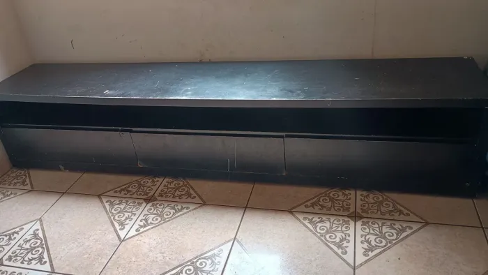 Rack madeira maciça com rodinhas