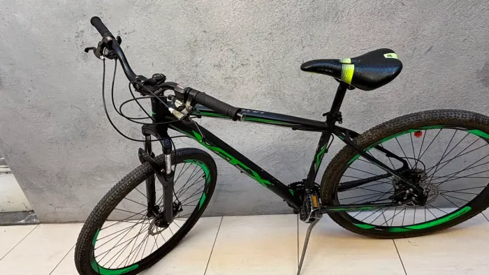 Bike Aro 29 suspensão e 21 marchas