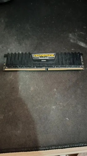 Memória RAM DDR4 8GB Corsair Venegance 2666MHz