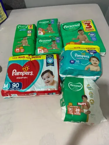 LOTE DE FRALDAS TAMANHO M ? PAMPERS + PERSONAL BABY