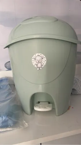 Lixeira para quarto de bebê