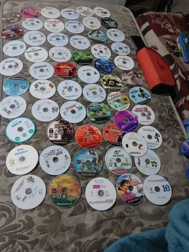 Vendo jogos do ps2 10 reais cada mais 40 com a bolsinha!!