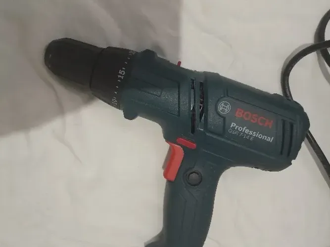 URGENTE : Furadeira Parafusadeira Elétrica de 10mm Bosch GSR 7-14 E 400W,127 , QUASE S USO