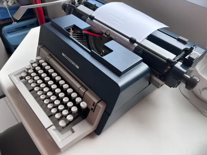 Máquina de Escrever Olivetti Underwood 298