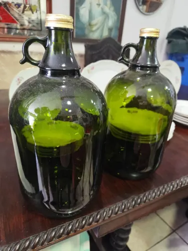 Lindos garrafões ótimo para decoração ou artesanato capacidade 4 litros com tampa valor 