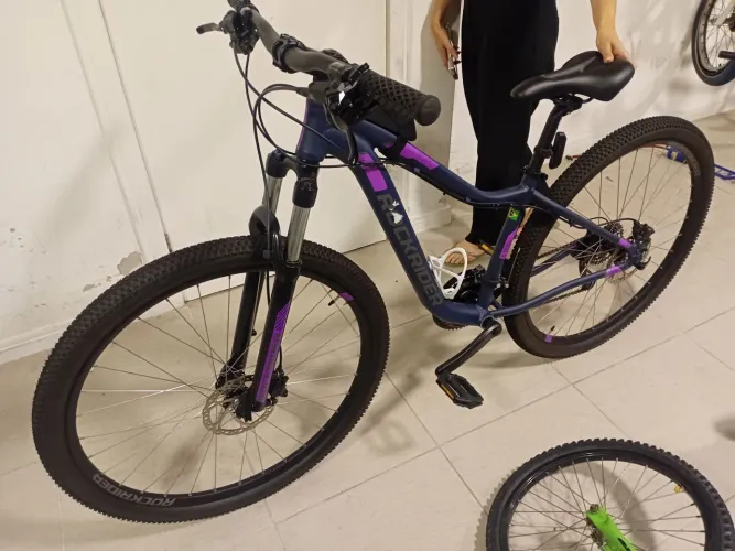 Vendo rockrider aro 29 feminina usada apenas 3 vezes 